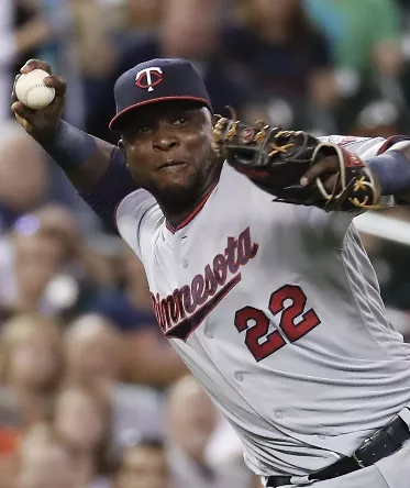 Dominicano Miguel Angel Sanó está fuera por molestia en espalda