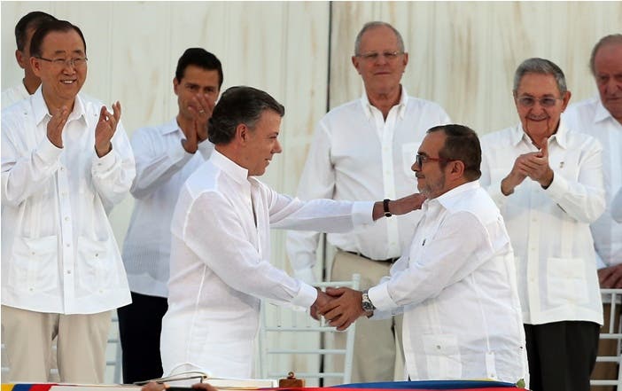 Gobierno colombiano y FARC comienzan a trabajar en aplicación acuerdo de paz