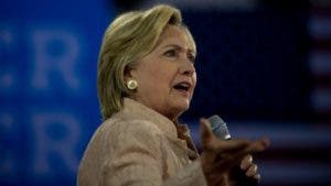 Hillary Clinton arremete contra el FBI por polémica sobre su correo