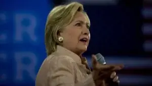 Hillary Clinton arremete contra el FBI por polémica sobre su correo