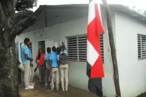 Liceo de Las Lagunas: sin amparado oficial y bajo amenaza de desalojo