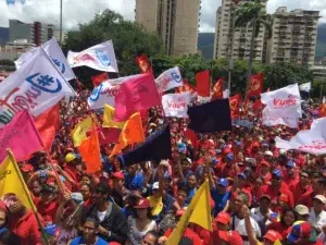 Venezuela: Miles de chavistas se manifiestan en apoyo a Maduro