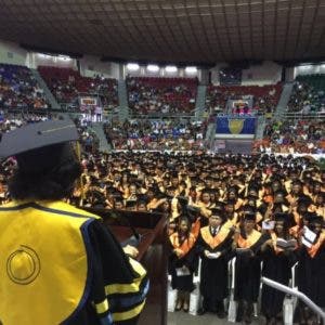 Universidad O&M gradúa 574 nuevos profesionales