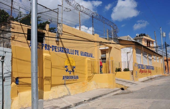Educación entrega escuela básica Mauricio Báez remozada en Los Guaricanos
