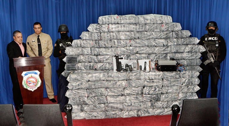 Ocupan 575 paquetes de cocaína en una lancha rápida en Cumayasa