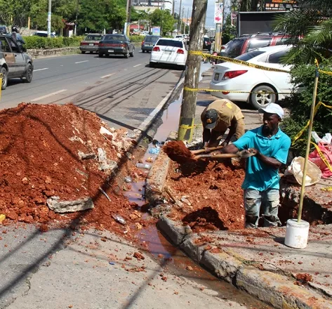 Alcalde Alfredo Martínez inicia operativo para solucionar problema drenaje pluvial