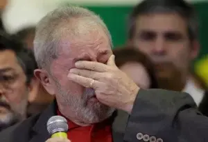 Lula dice que si le prueban algún delito caminará a comisaría para detención