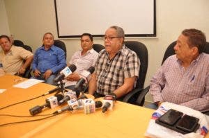 Sobreproducción de pollos y escasez de dólares amenazan con quebrar a productores