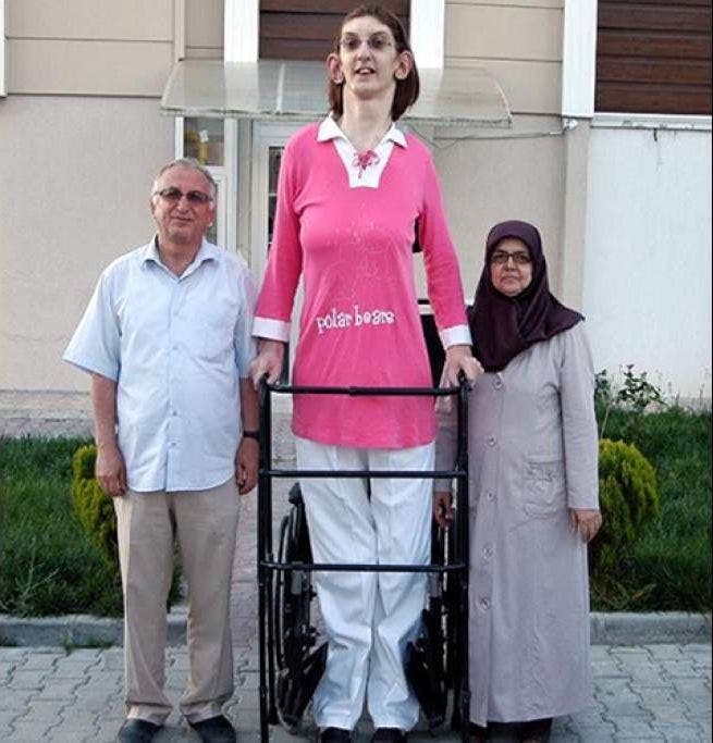 Rumeysa Gelgi, la adolescente más alta del mundo