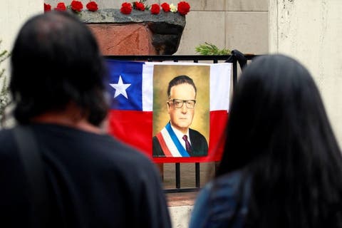 Chile rinde homenaje a Salvador Allende tras 43 años del golpe de Pinochet