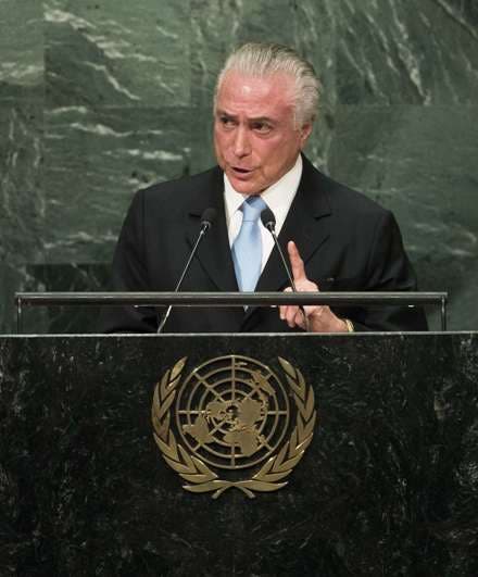 Presidente de Brasil dice que no dio un golpe de Estado