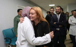 Lindsay Lohan visita refugiados sirios en Turquía