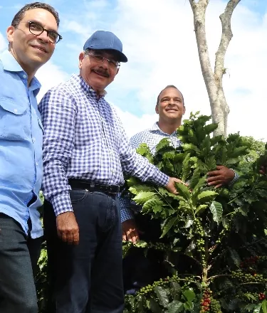 Danilo visita Induban; observa antítesis roya