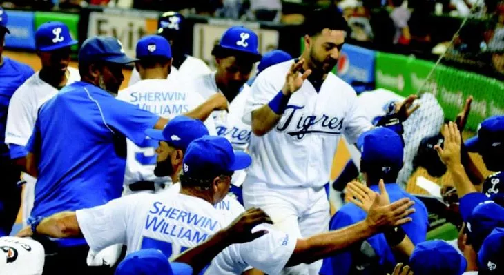 Los Tigres del Licey comienzan ganando 4-3 ante Leones del Escogido