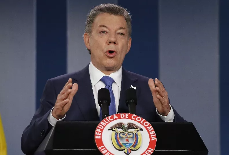 Juan Manuel Santos insiste en lograr la paz