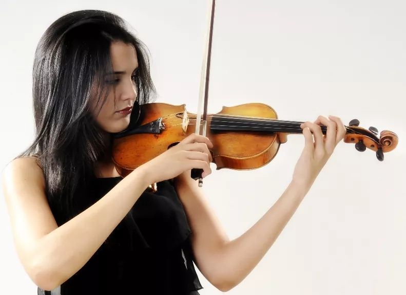 Violinista dominicana Aisha Syed con éxito en Nicaragua