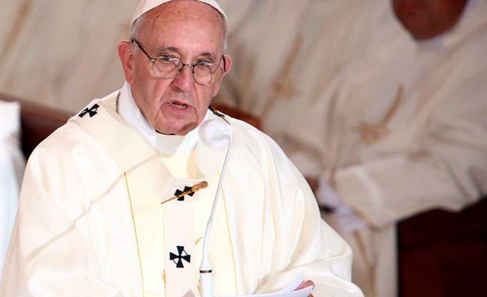 El papa critica el uso de móviles por fieles e incluso obispos durante misas