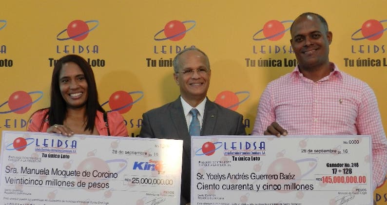 Lotería entrega los premios Súper Kino Tv y Loto Más