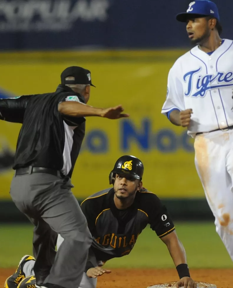 Sólo árbitros de RD en el torneo béisbol invernal