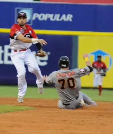 Las Águilas vencen al Escogido 5 por 3