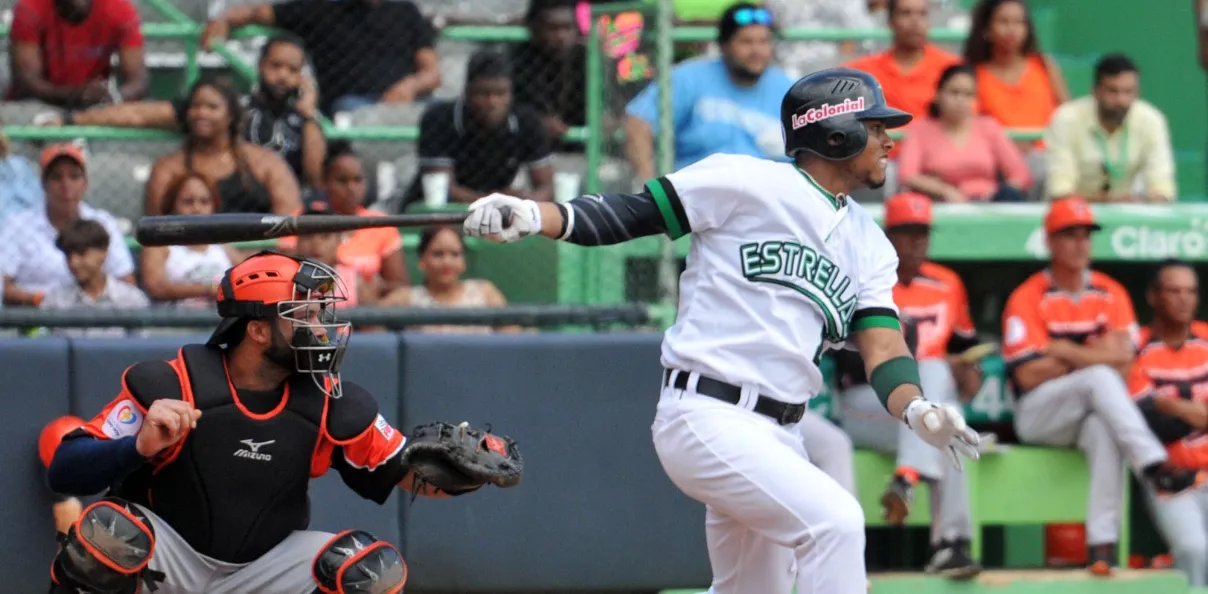 Estrellas y Gigantes siguen firmes en béisbol dominicano