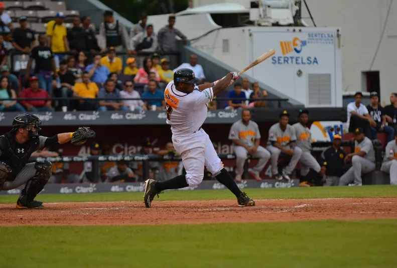 Alberto y Arias guían triunfo de los Gigantes