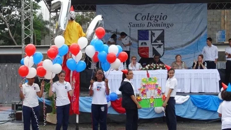 Colegio Santo Domingo  de fiesta