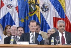 Celac-UE discuten como estrechar cooperación