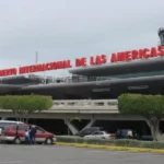 DNCD arresta a dos hombres vinculados al decomiso de 90 paquetes de cocaína en el AILA