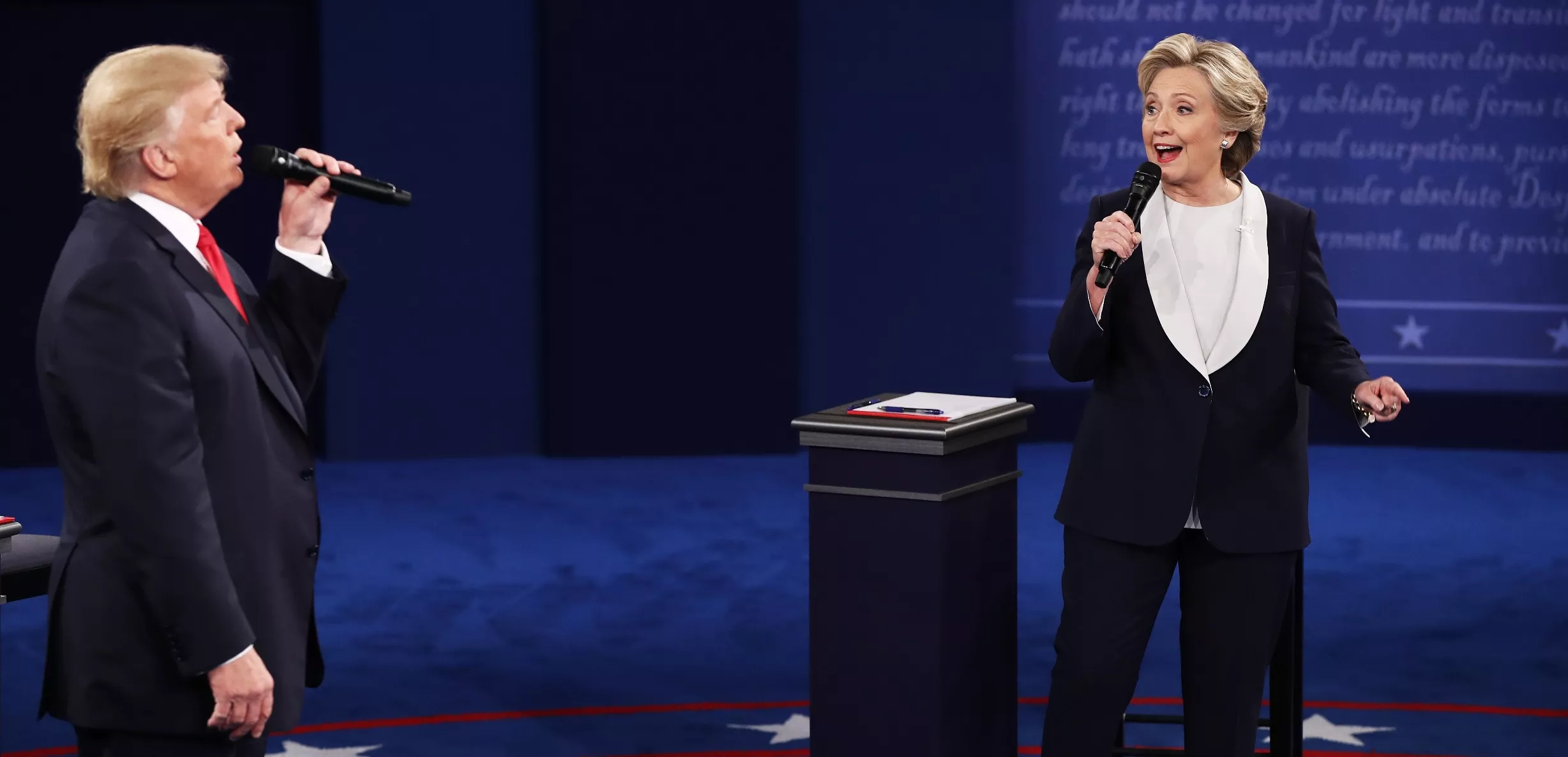 Trump y Clinton cruzan ataques sobre escándalos sexuales en su segundo debate