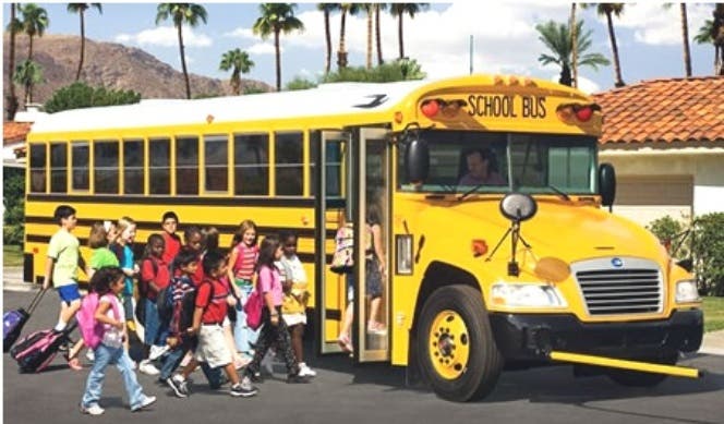 Dominicanos que conducen autobuses escolares en NY se sumarían a huelga