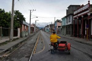 Cuba se moviliza para contener furia de potente huracán Matthew