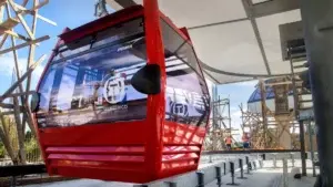 Instalan primera cabina del Teleférico de Santo Domingo