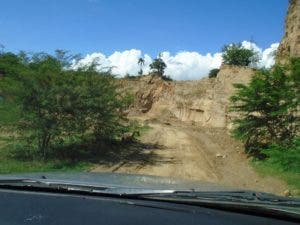 Medio Ambiente cierra mina de agregados operaba ilegalmente en La Vega