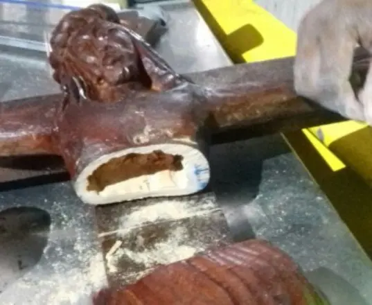 DNCD decomisa droga dentro de estatua de Jesucristo en el AILA