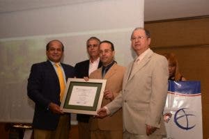 Comerciantes premian empresas y personalidades