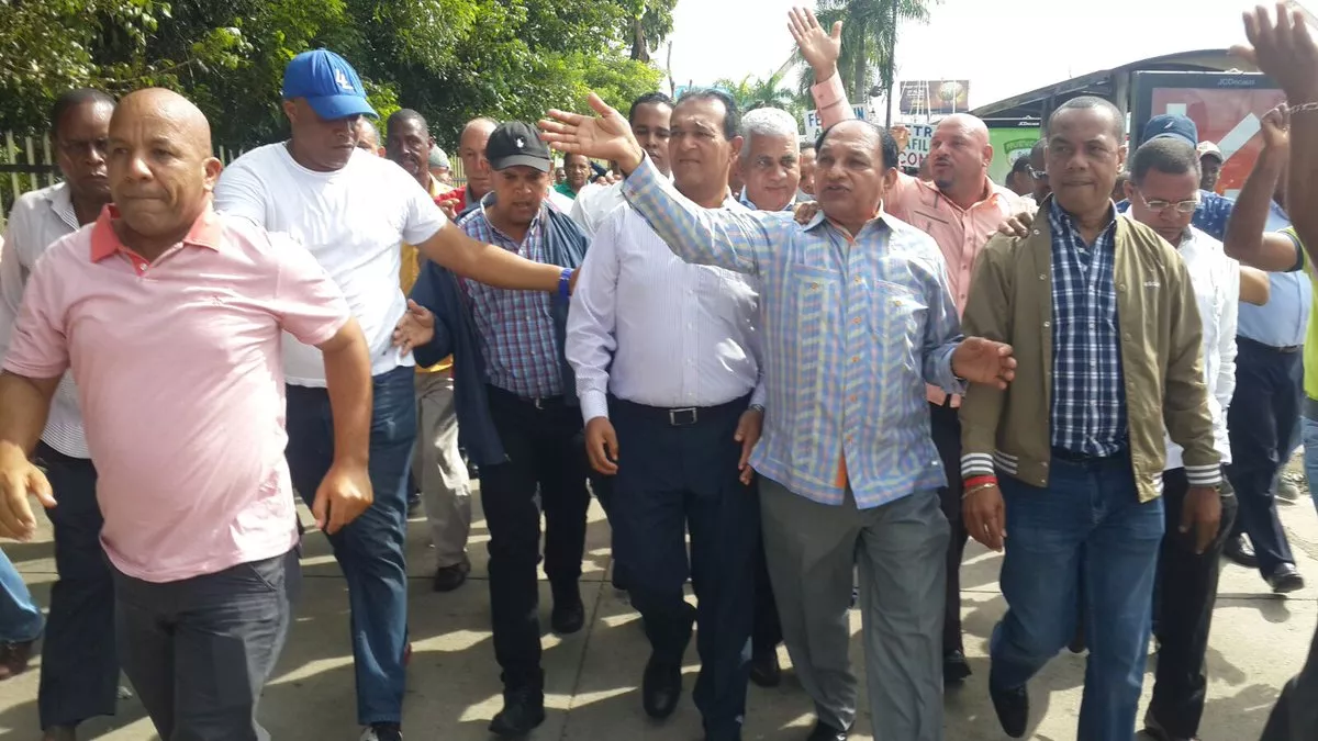 Transportistas marchan hacia Industria y Comercio en protesta eliminación subsidio