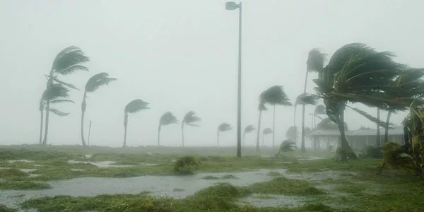 Jamaica refuerza los preparativos ante el paso del huracán Matthew