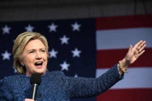 Equipo Clinton: FBI debe revelar más sobre los correos