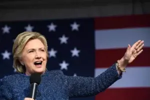 Campaña de Clinton pide al FBI que revele los detalles de los nuevos correos