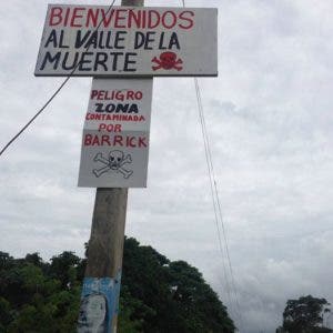 Letrero colgado por dirigentes comunitarios.