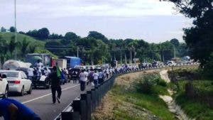 Los manifestantes recorrieron 28 kilómetros a pie para llamar la atención de las autoridades. Foto: Fuente externa.