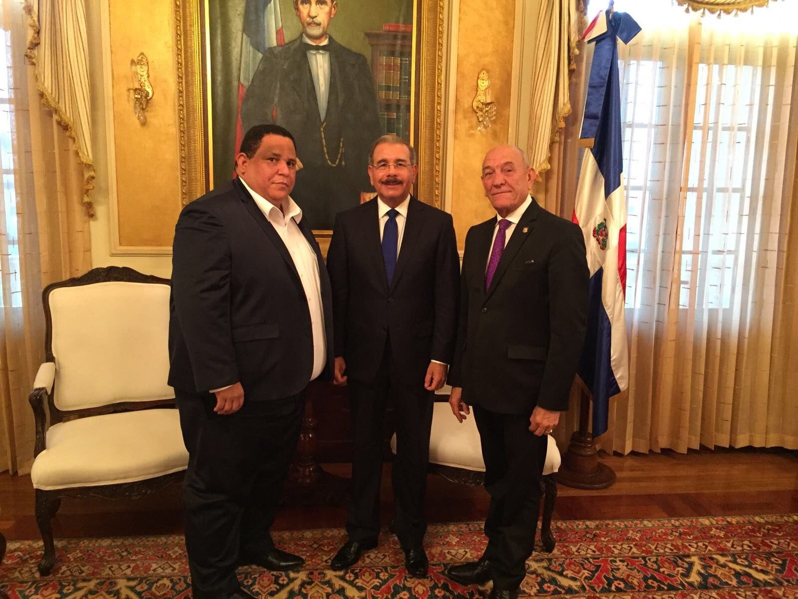 FEDOMU presenta al presidente Danilo Medina prioridades del sector