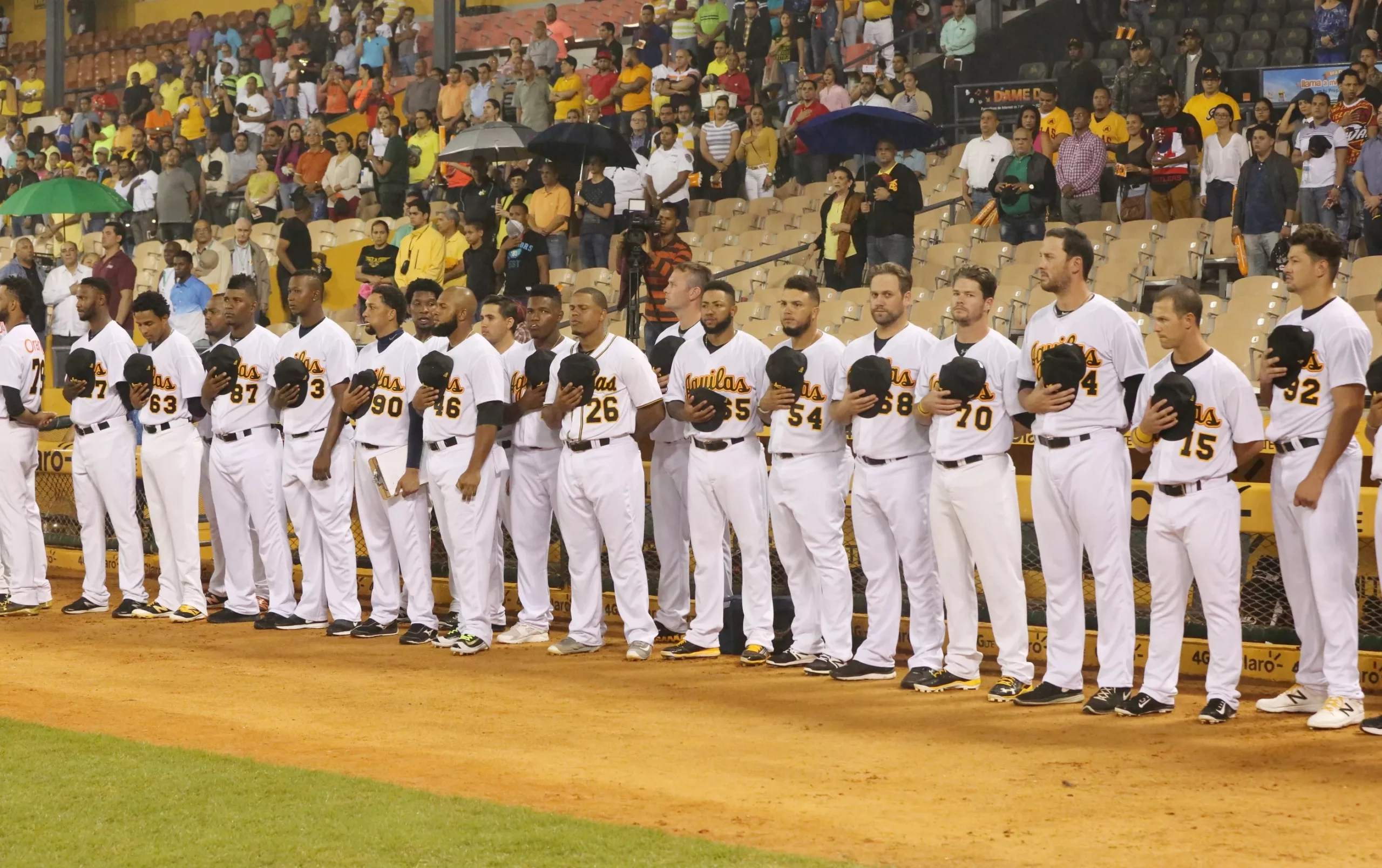 Con juego entre Águilas y Gigantes inauguran torneo de béisbol invernal