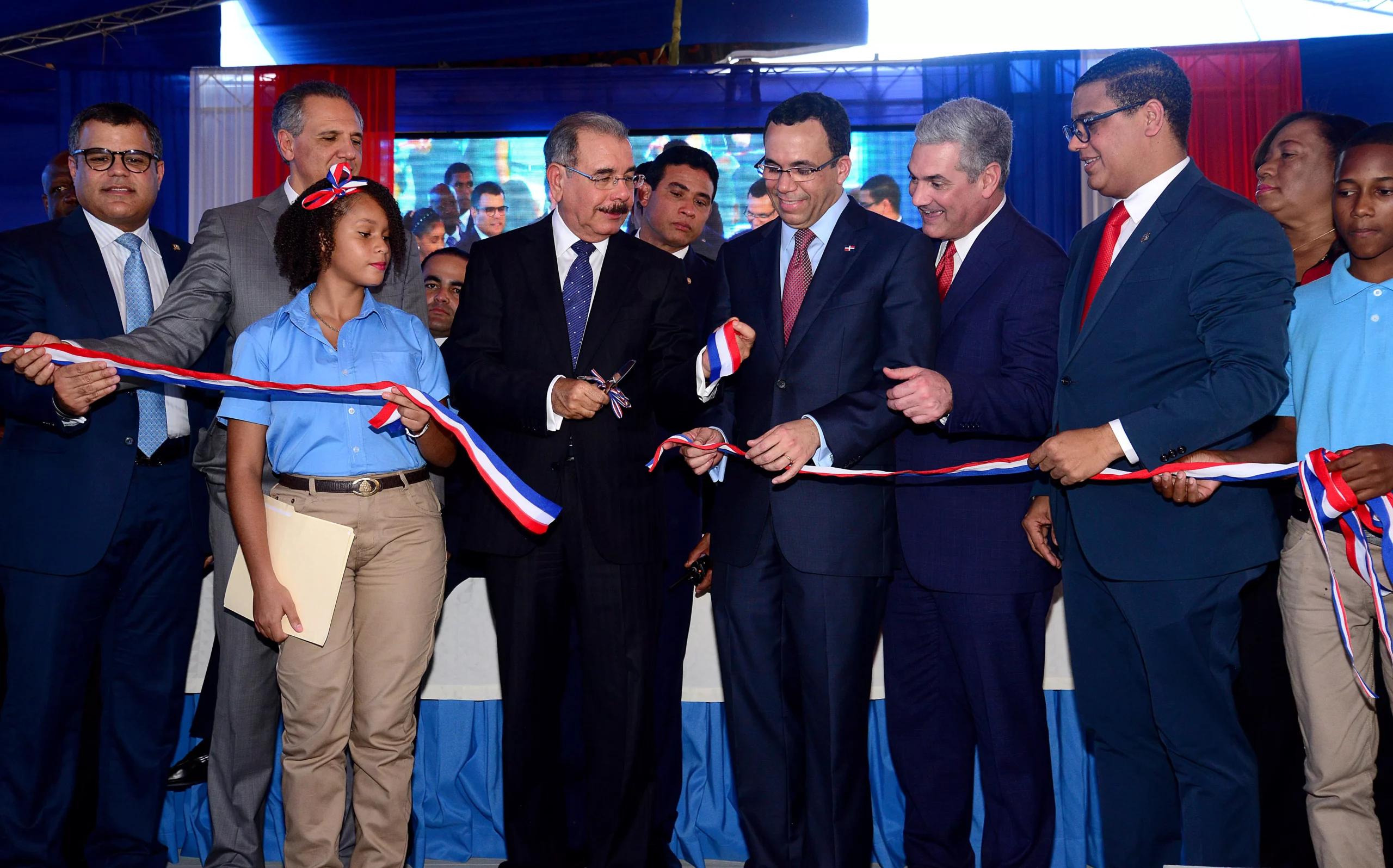 Presidente Danilo Medina inaugura un liceo en Haina