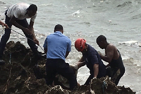 Sacan cadáver de una mujer del mar Caribe