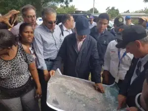 Danilo Medina recorre Vicente Noble para conocer daños causados por Matthew