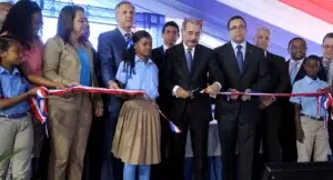 Danilo Medina entrega una escuela en la comunidad Hacienda Estrella