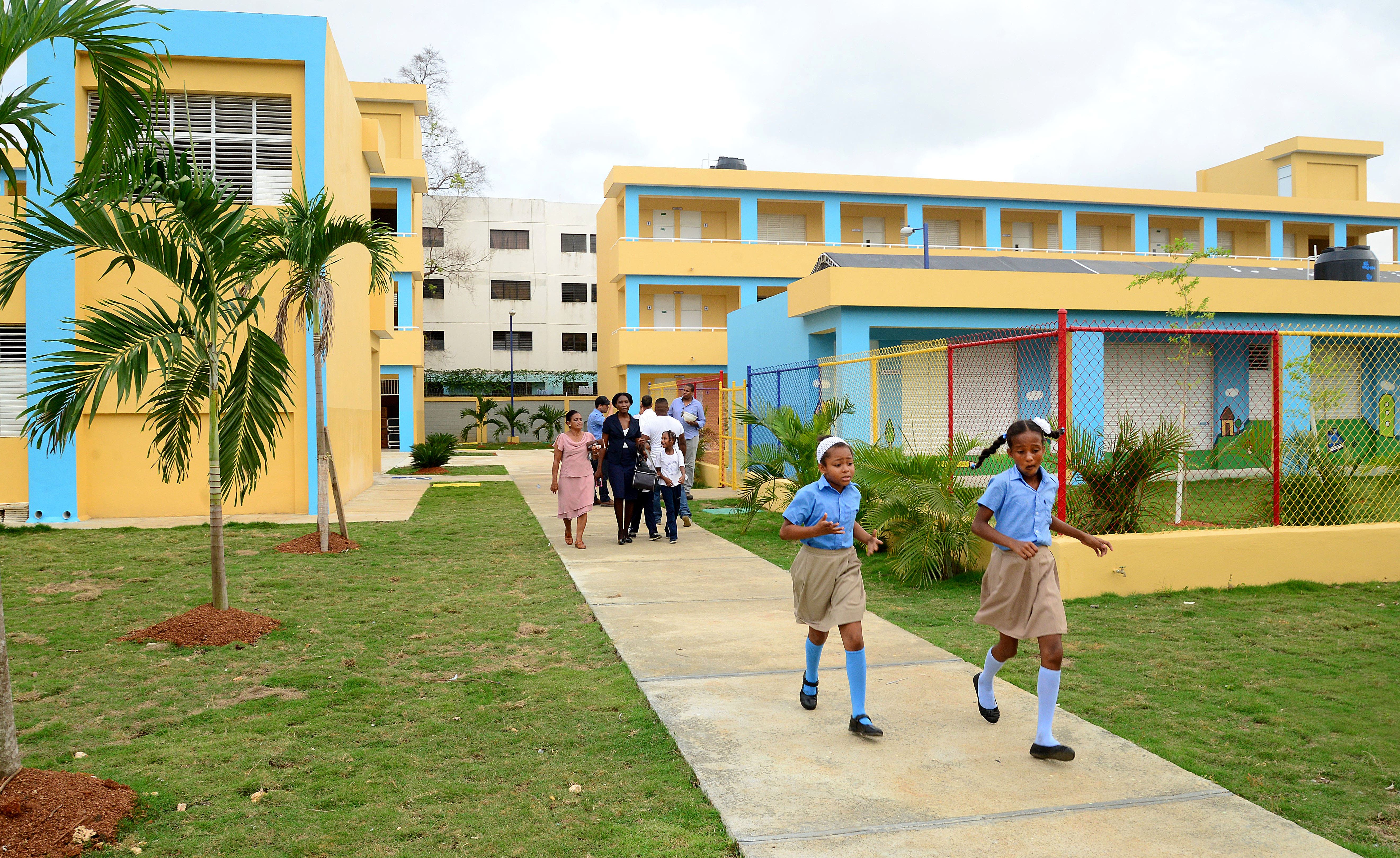 Danilo Medina entrega un centro educativo en sector Alma Rosa