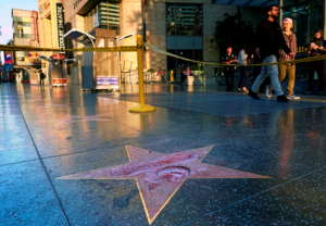 Destrozan la estrella de Donald Trump en el Paseo de la Fama de Hollywood